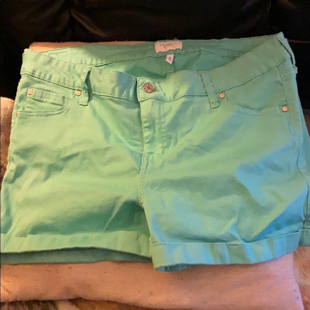 Shorts celebrity pink